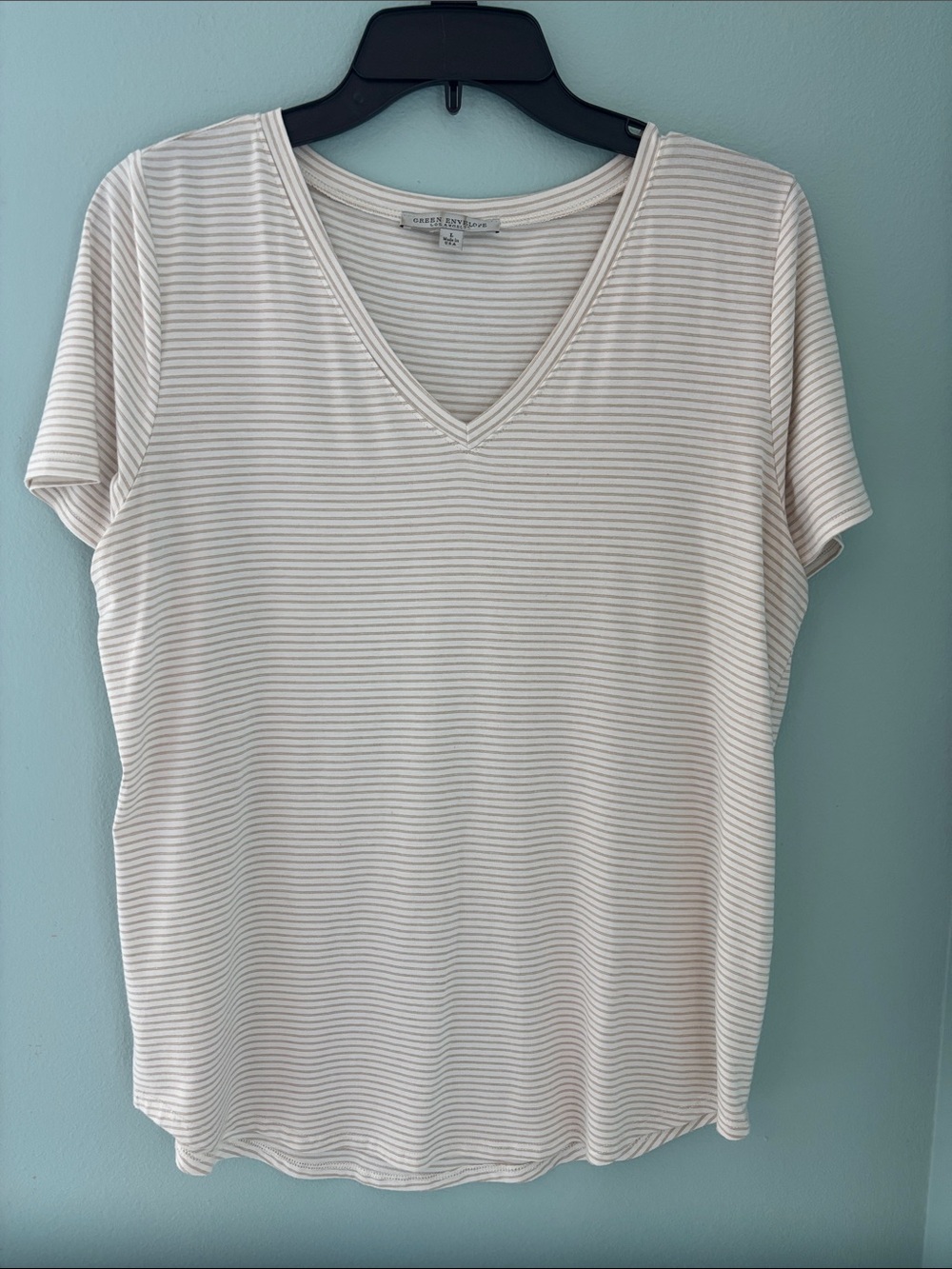 Green Envelope Cream and Nude Striped V-Neck Short Sleeve Tee large
